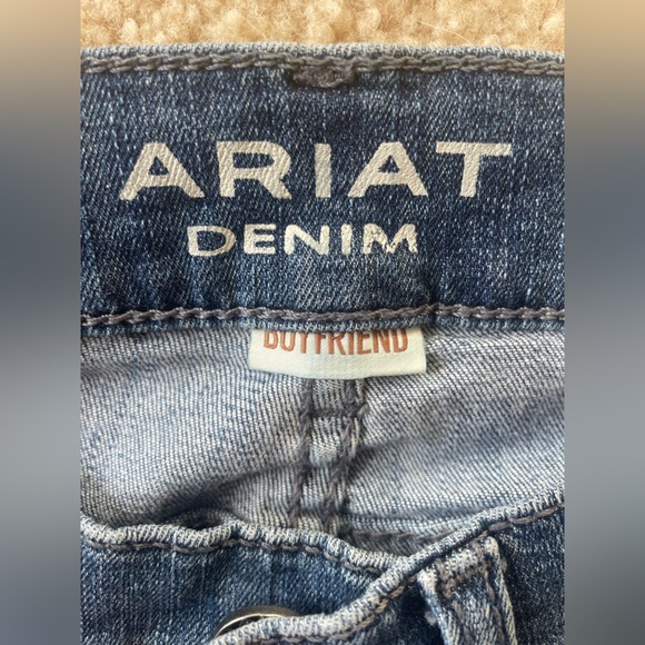ARIAT MID RISE BOYFRIEND CROP JEAN - Picture 2 of 5